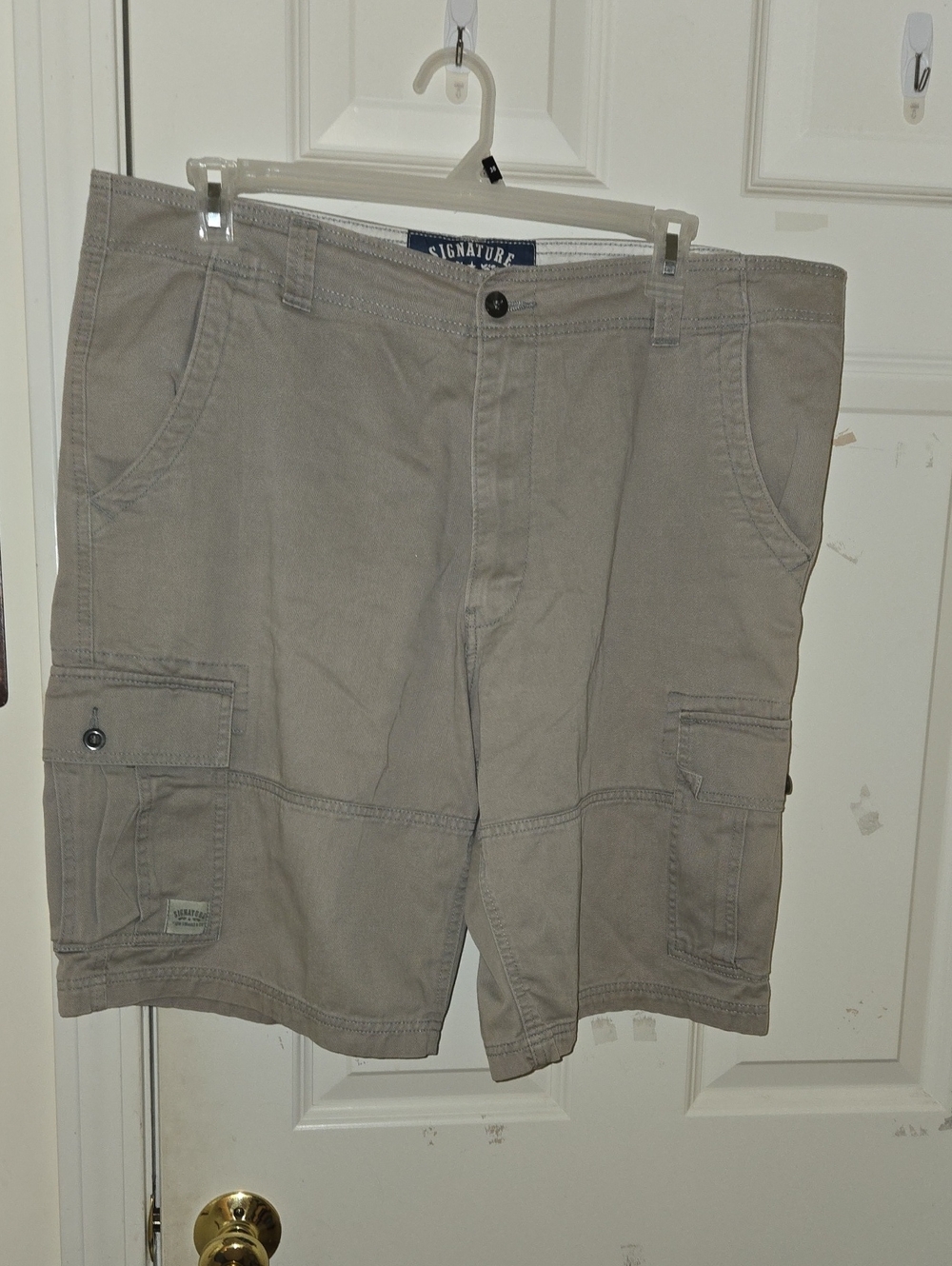 Signature Levi Strauss & Co Men's Cargo Shorts in Khaki Tan